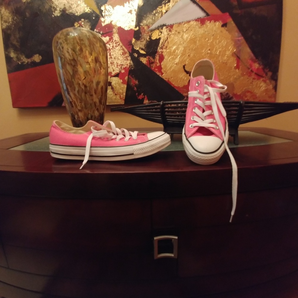 NWOB Converse Tennis Shoes 9.5